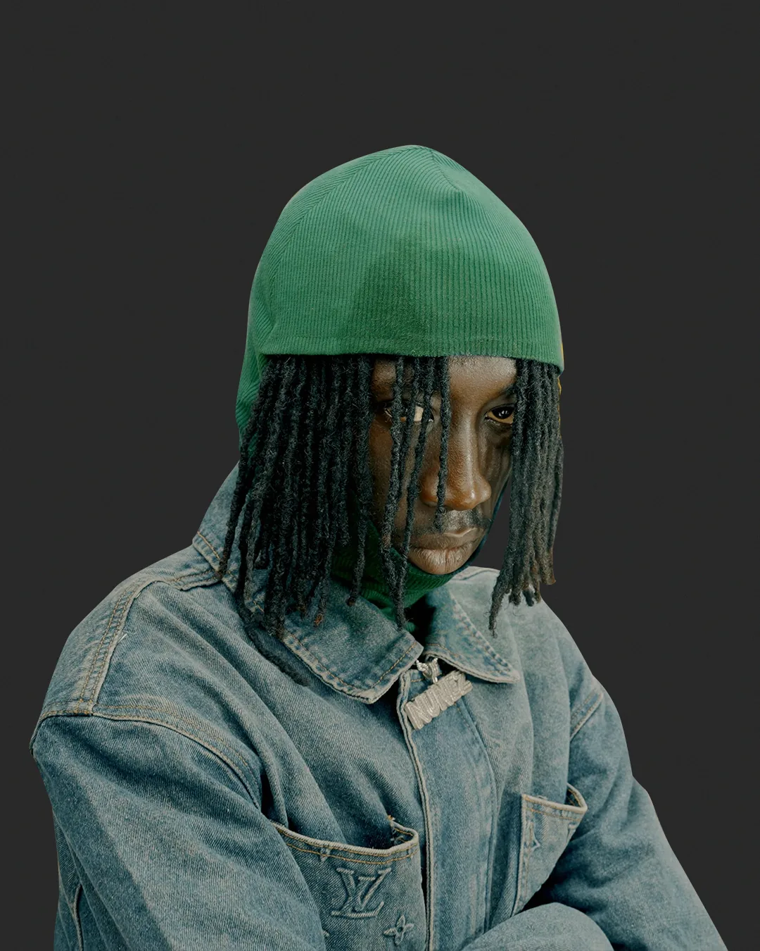 Avant, portrait brut
